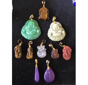 Mặt dây chuyền đá 