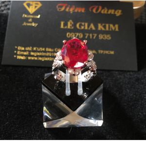 Nhẫn nữ xoàn hột chủ ruby