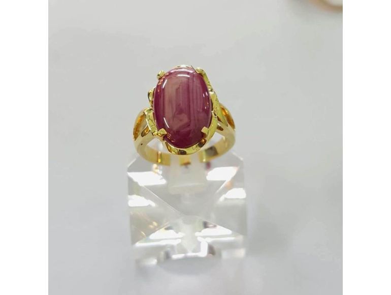 Nhẫn đá đỏ