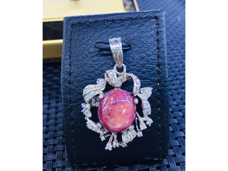 Mặt đá ruby hoa văn