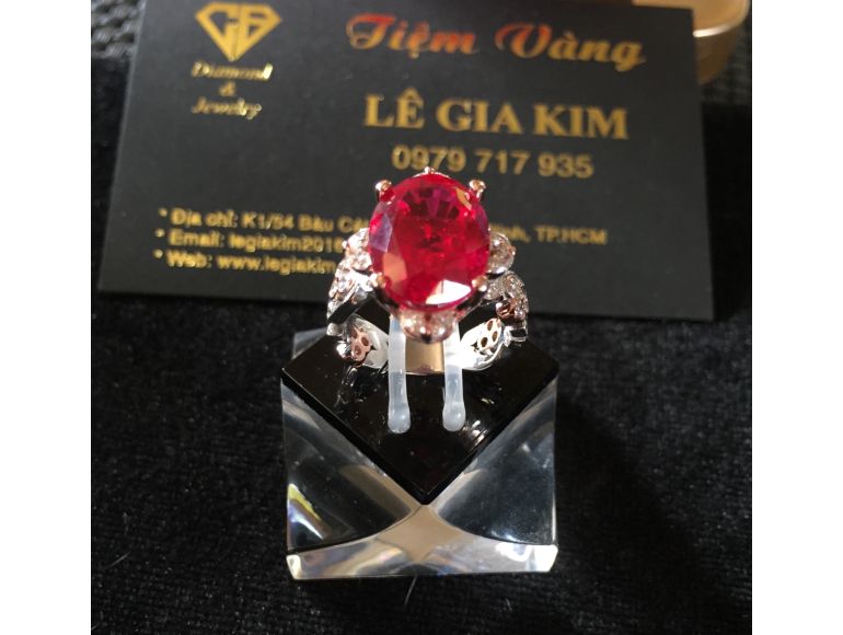 Nhẫn nữ xoàn hột chủ ruby